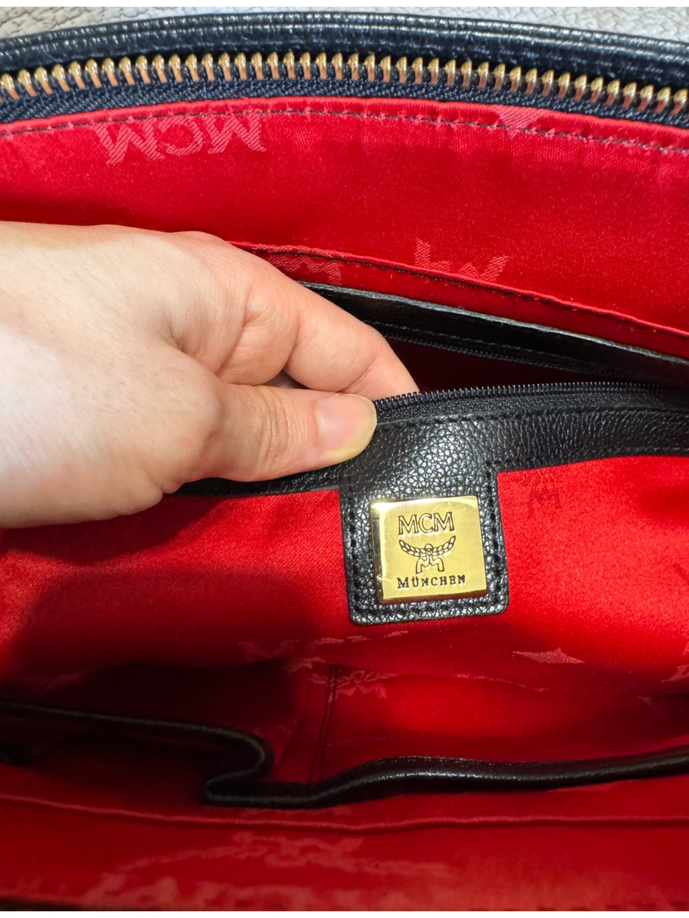 EUC Pebbled Leather Red Interior Vtg Medium MCM Tote - Picture 10 of 16